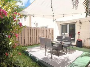 8884 SW 220th Ln, Cutler Bay FL 33190