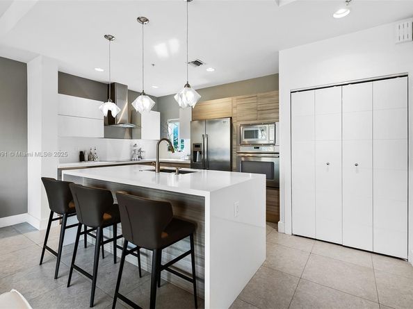 704 NE 5th St, Fort Lauderdale FL 33301