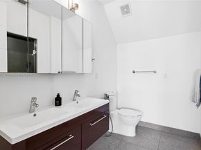 704 NE 5th St, Fort Lauderdale FL 33301