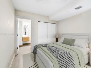 704 NE 5th St, Fort Lauderdale FL 33301