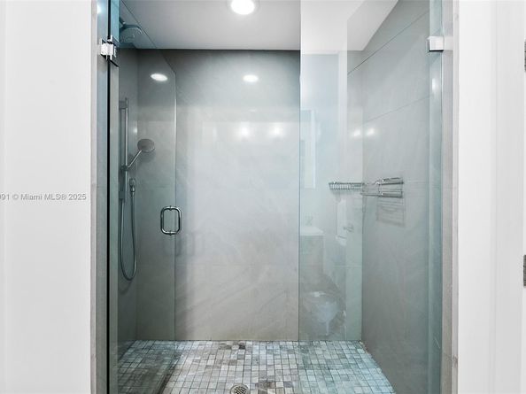 704 NE 5th St, Fort Lauderdale FL 33301