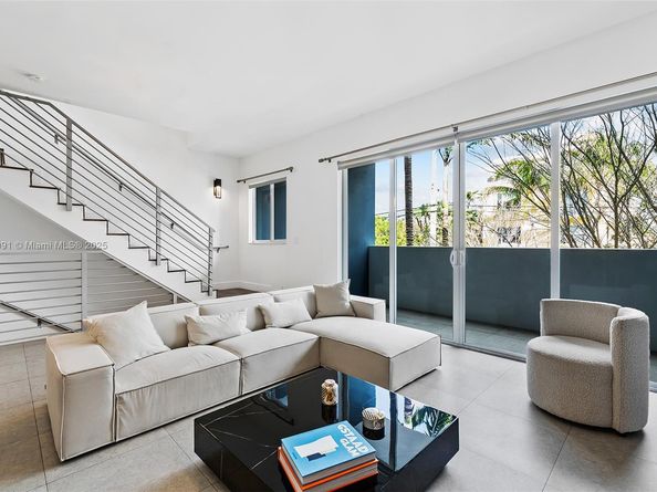 704 NE 5th St, Fort Lauderdale FL 33301