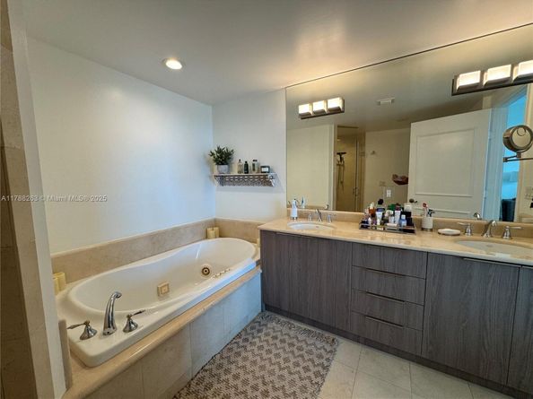 Undisclosed Address #A11788263, Fort Lauderdale FL 33305