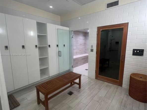 Undisclosed Address #A11788263, Fort Lauderdale FL 33305