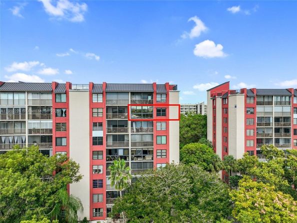 2206 S Cypress Bend Dr 801, Pompano Beach FL 33069