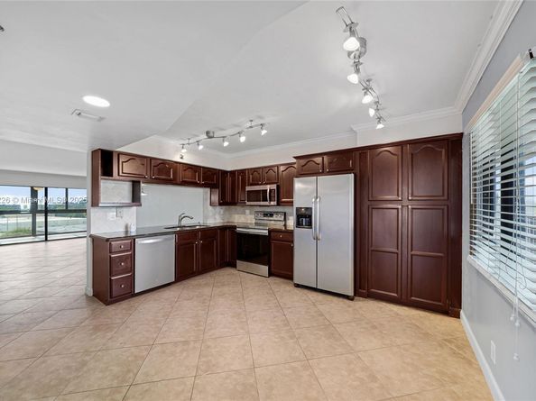 2206 S Cypress Bend Dr 801, Pompano Beach FL 33069
