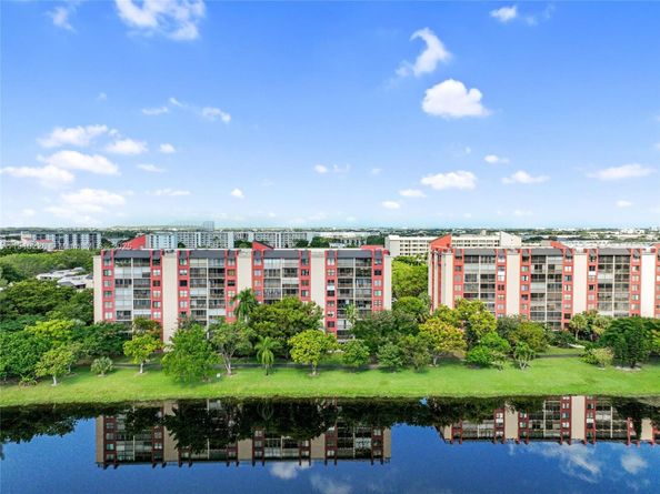 2206 S Cypress Bend Dr 801, Pompano Beach FL 33069