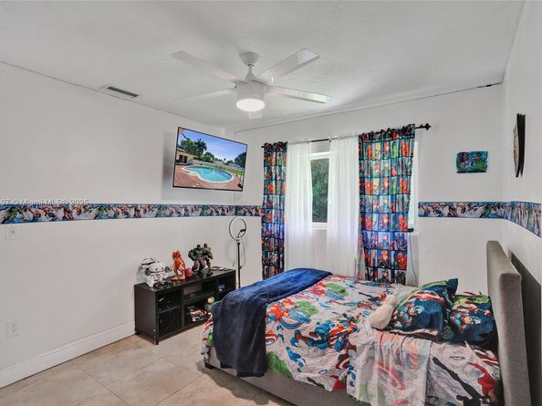 2 NE 160th St, Miami FL 33162