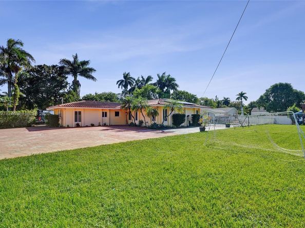 2 NE 160th St, Miami FL 33162