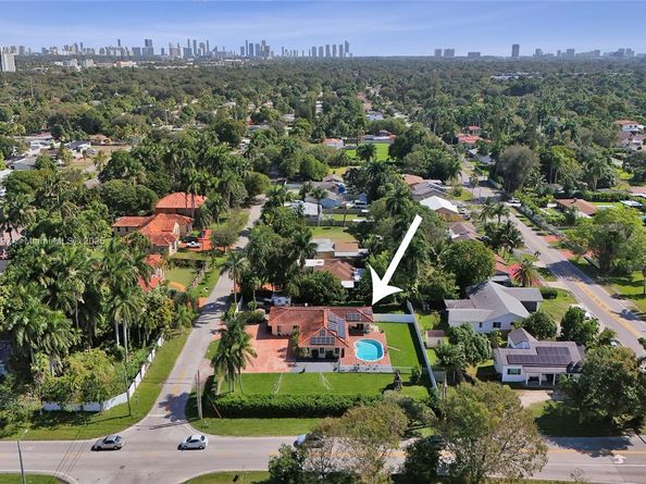 2 NE 160th St, Miami FL 33162