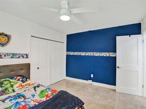 2 NE 160th St, Miami FL 33162