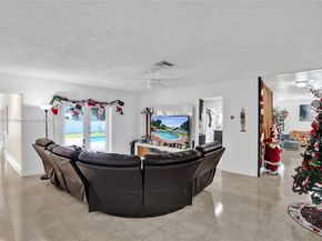 2 NE 160th St, Miami FL 33162