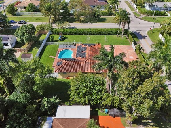 2 NE 160th St, Miami FL 33162