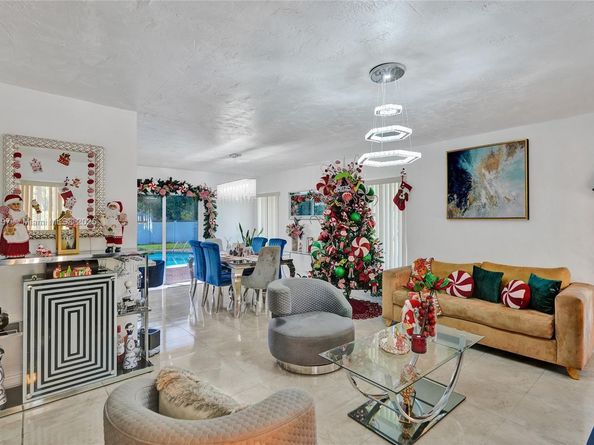 2 NE 160th St, Miami FL 33162