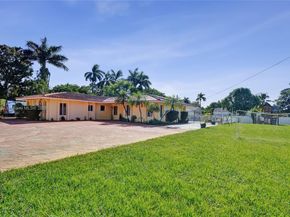 2 NE 160th St, Miami FL 33162