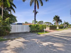 2 NE 160th St, Miami FL 33162