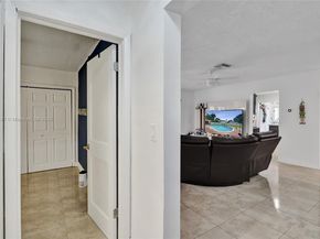 2 NE 160th St, Miami FL 33162