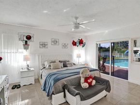 2 NE 160th St, Miami FL 33162