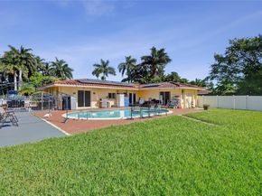 2 NE 160th St, Miami FL 33162