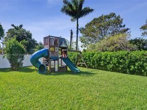2 NE 160th St, Miami FL 33162