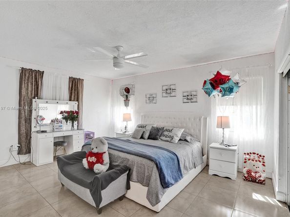 2 NE 160th St, Miami FL 33162