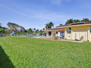 2 NE 160th St, Miami FL 33162