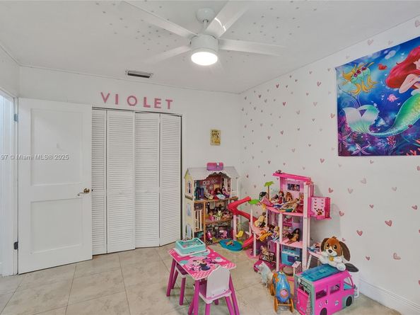 2 NE 160th St, Miami FL 33162