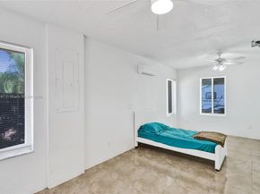 2 NE 160th St, Miami FL 33162