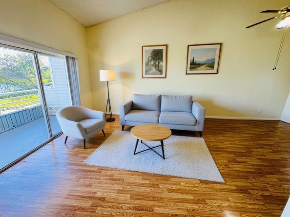 3453 NW 44th St 201, Oakland Park FL 33309