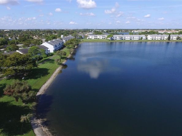 3453 NW 44th St 201, Oakland Park FL 33309