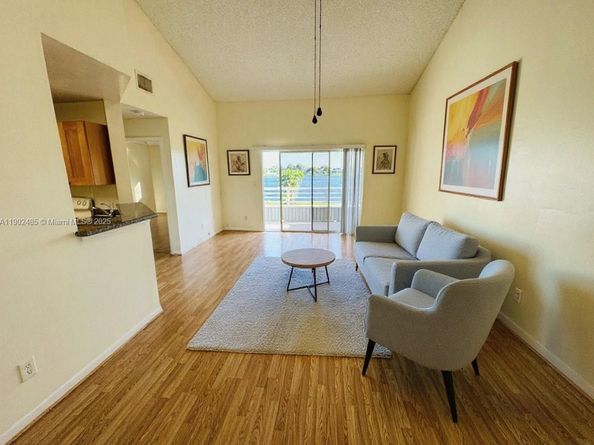 3453 NW 44th St 201, Oakland Park FL 33309