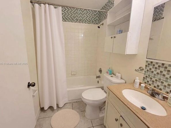 3453 NW 44th St 201, Oakland Park FL 33309