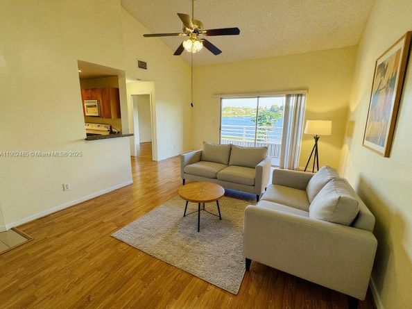 3453 NW 44th St 201, Oakland Park FL 33309