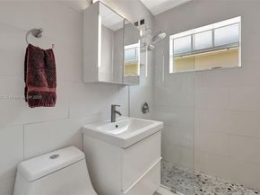 717 Espanola Way 210, Miami Beach FL 33139