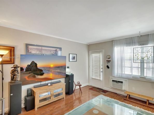 717 Espanola Way 210, Miami Beach FL 33139