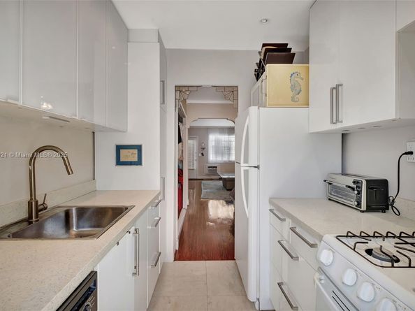 717 Espanola Way 210, Miami Beach FL 33139