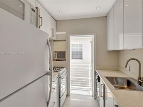 717 Espanola Way 210, Miami Beach FL 33139