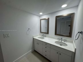 520 Brickell Key Dr A802, Miami FL 33131