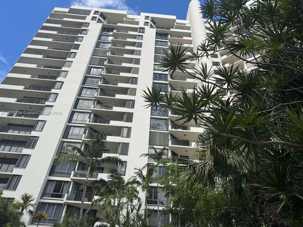 520 Brickell Key Dr A802, Miami FL 33131