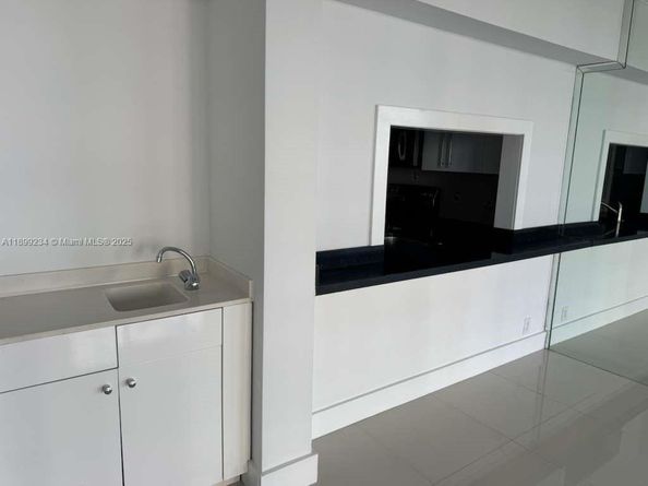 520 Brickell Key Dr A802, Miami FL 33131