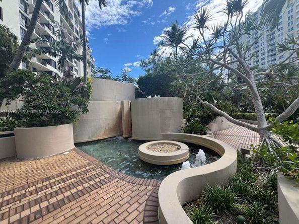 520 Brickell Key Dr A802, Miami FL 33131