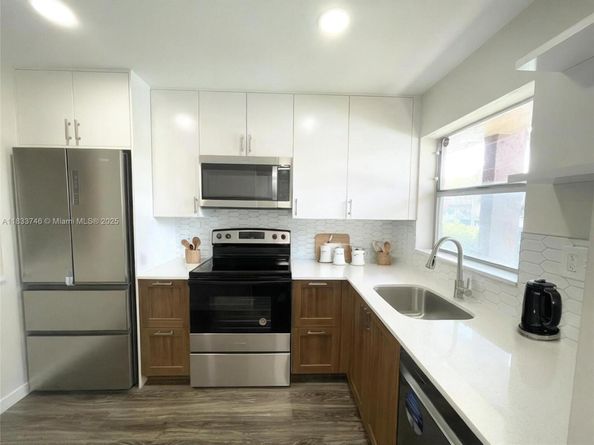 9750 Sunrise Lakes Blvd 109, Sunrise FL 33322