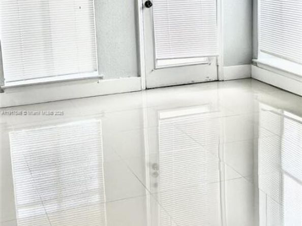 977 Riverside Dr 211, Coral Springs FL 33071