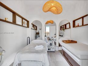 229 SW 9th St 705, Miami FL 33130