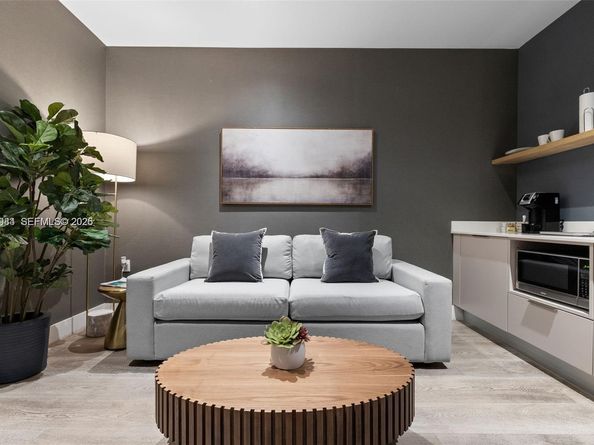 229 SW 9th St 705, Miami FL 33130