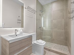 229 SW 9th St 705, Miami FL 33130