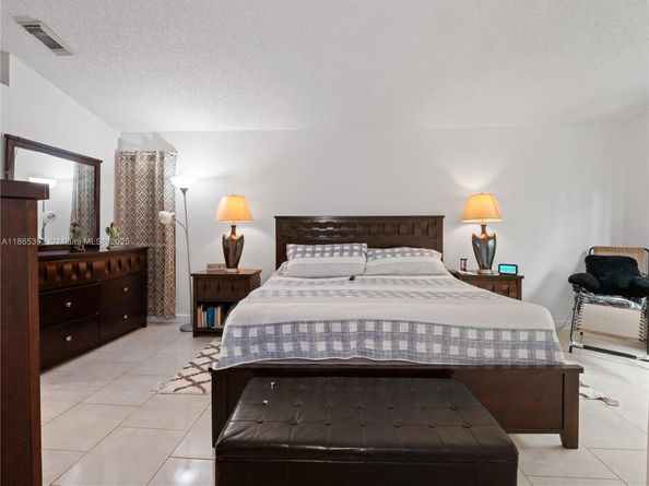 19253 NW 22nd St, Pembroke Pines FL 33029
