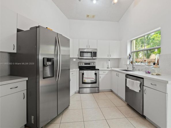 19253 NW 22nd St, Pembroke Pines FL 33029