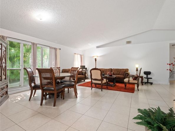 19253 NW 22nd St, Pembroke Pines FL 33029