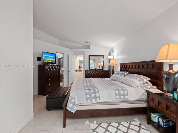 19253 NW 22nd St, Pembroke Pines FL 33029